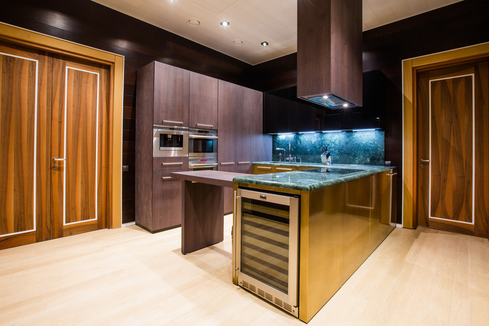 РЕЗИДЕНЦИЯ "ЛАЗУРНЫЙ БЕРЕГ"