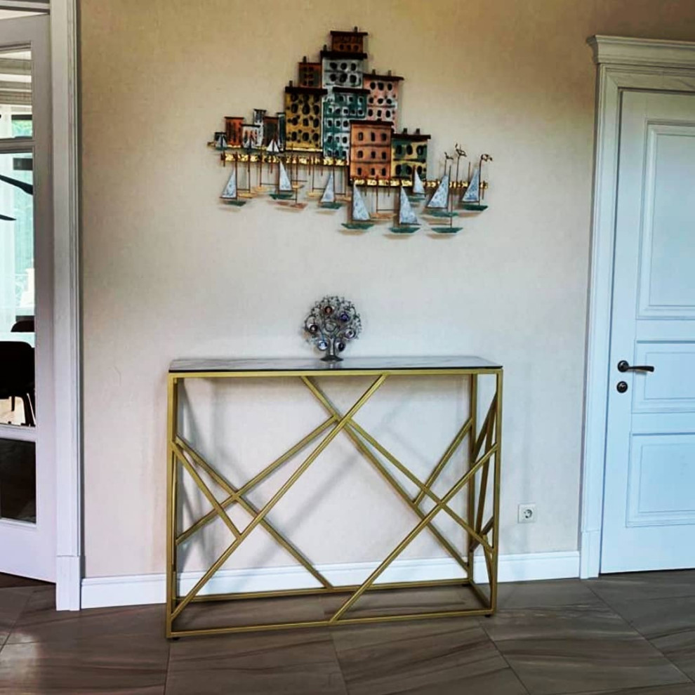 Столы и консоли