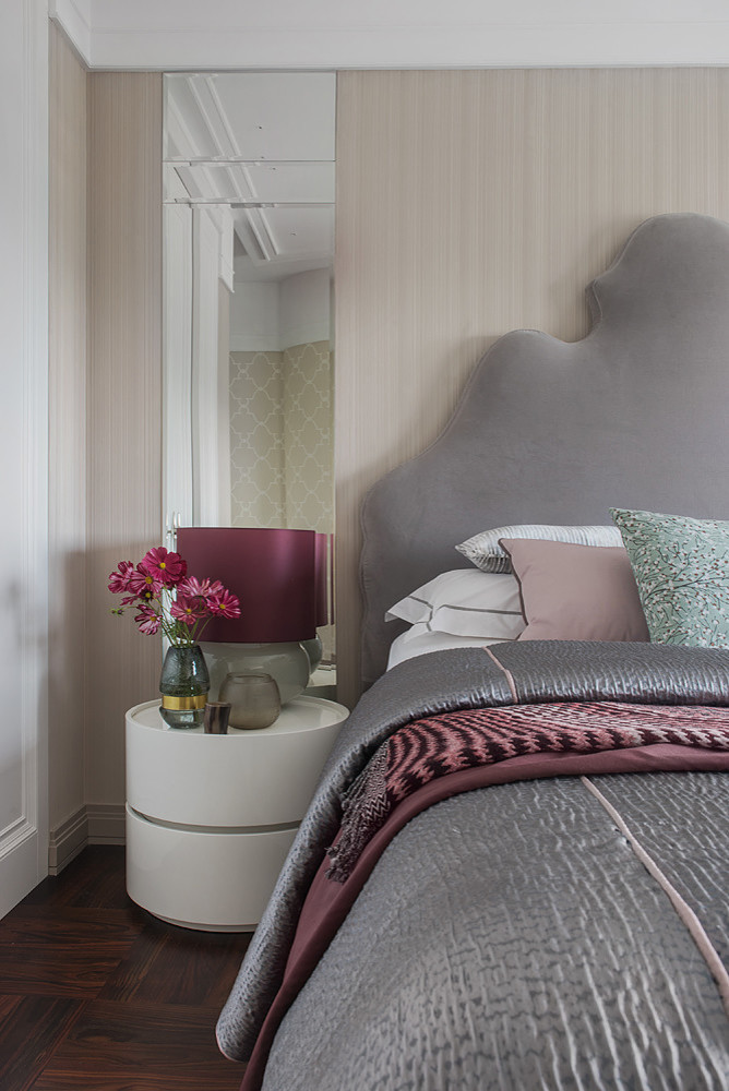 Квартира в Москве "Небо , самолёт , девушка"