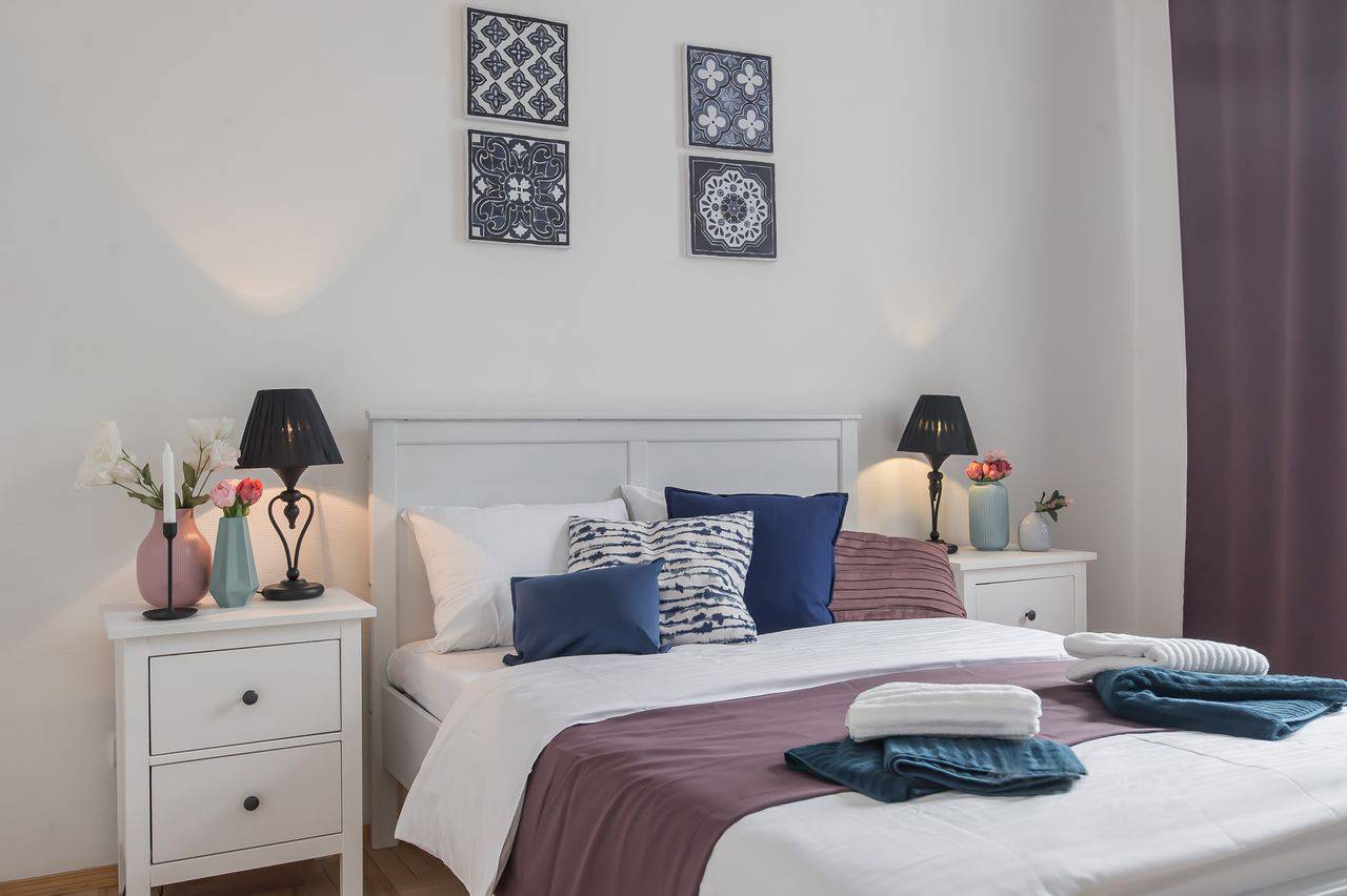 Декорирование квартира в центре Москвы под сдачу в посуточную аренду