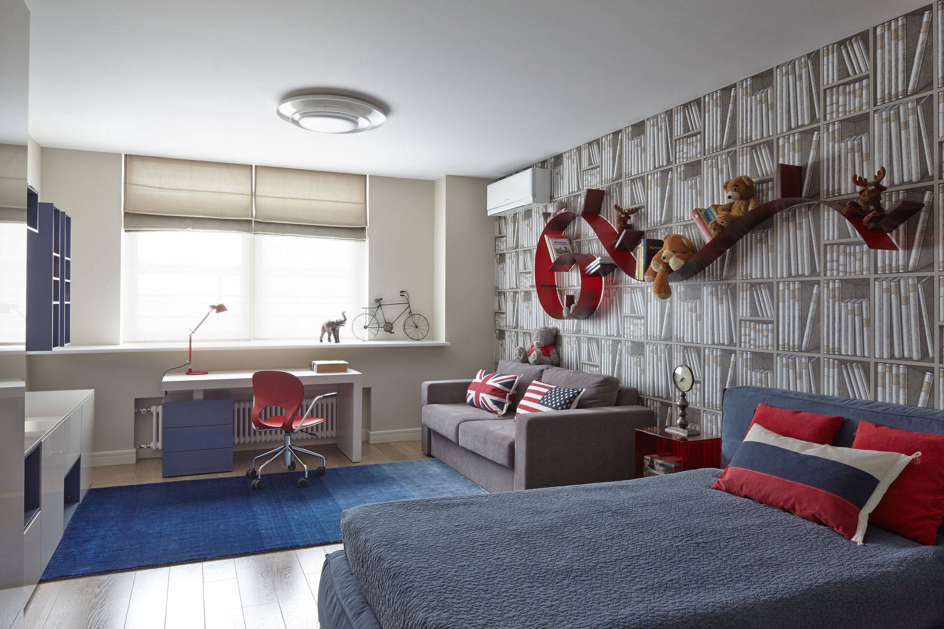 Houzz тур: Двухуровневая квартира с изящной обстановкой и арт-лестницей