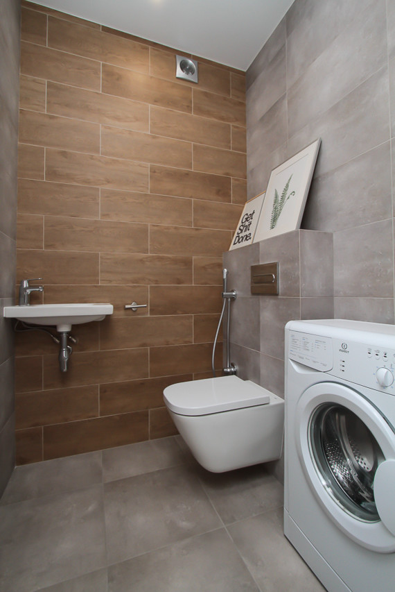 Квартира в современном стиле с яркими цветовыми акцентами.