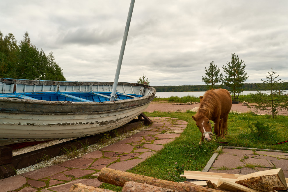 База отдыха на берегу озера. Ялкала.