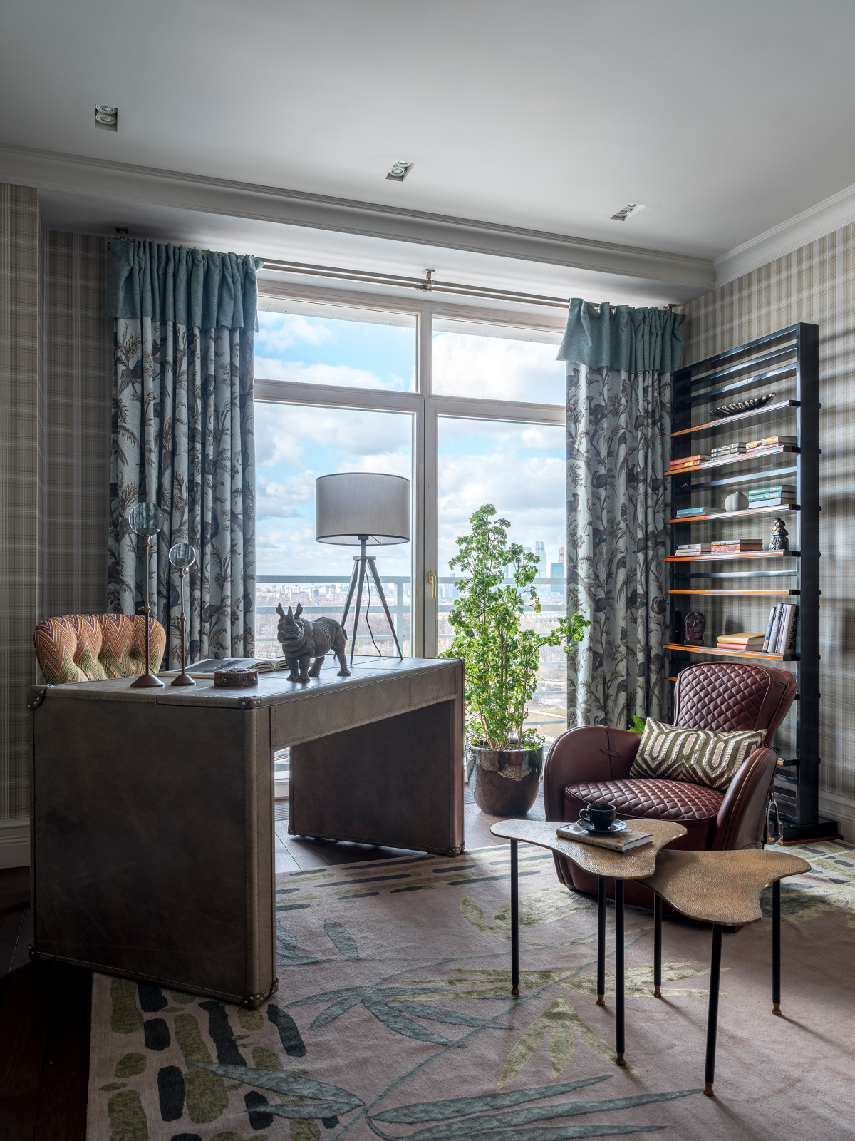 Interior with a view Интерьер с видом на МГУ