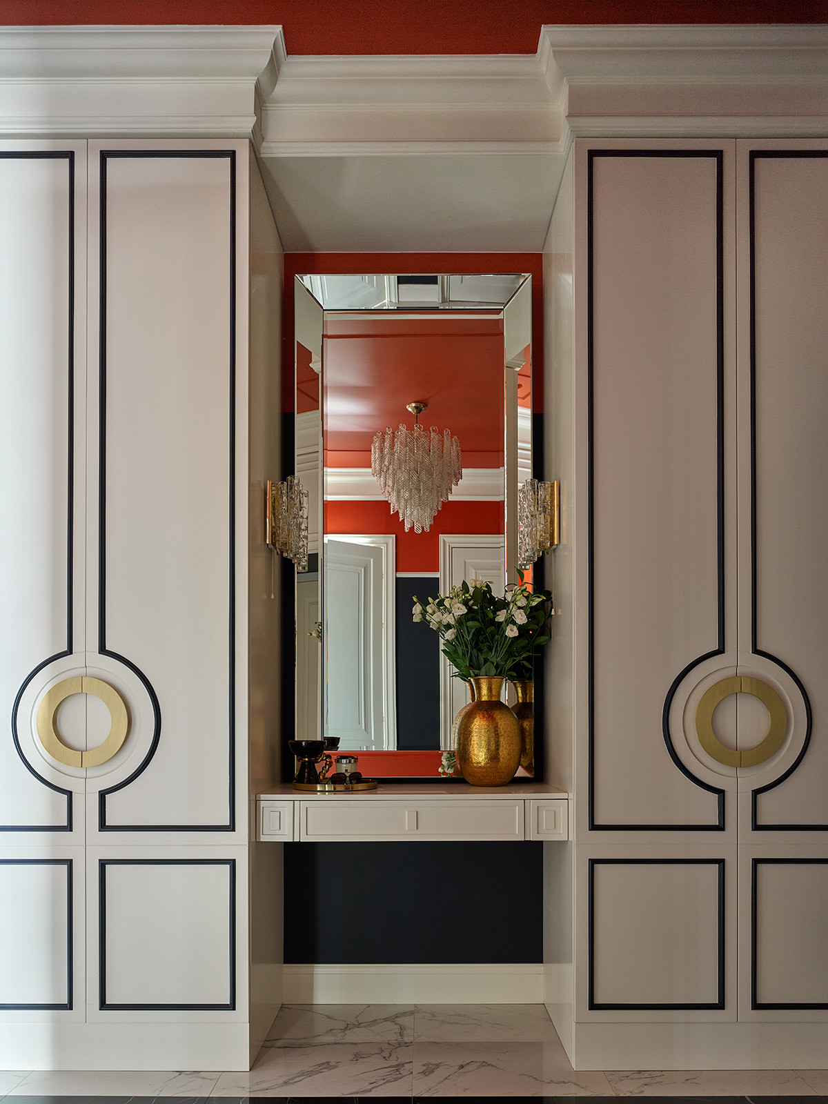 Houzz тур: Неоклассика в старом фонде – с цветными потолками