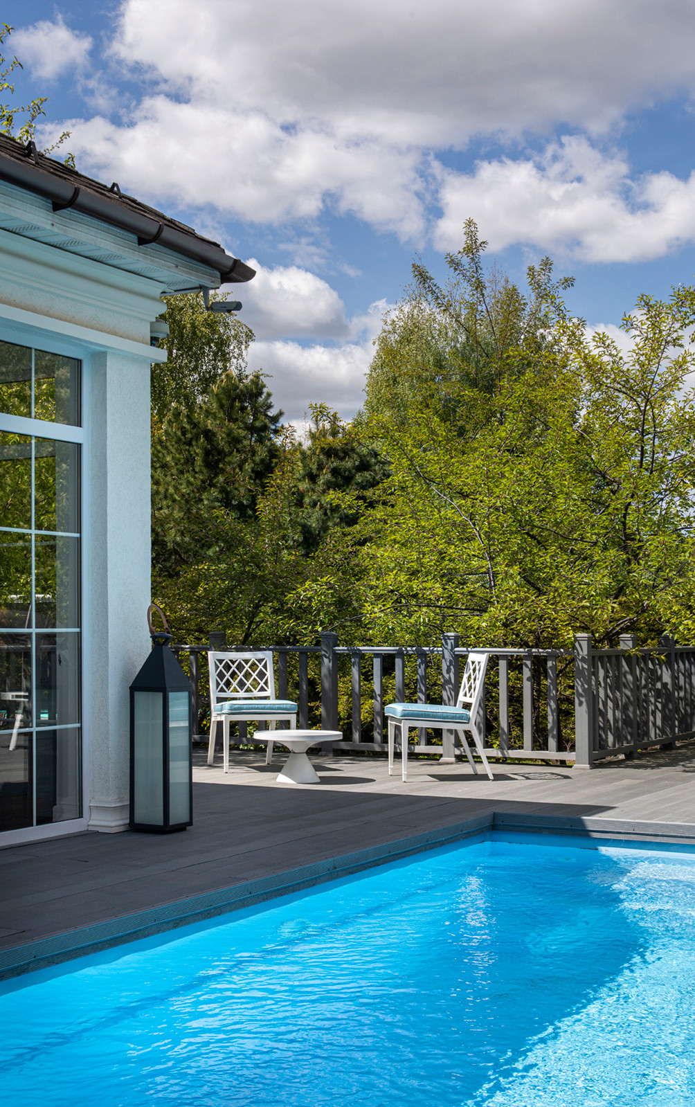 Павильон для отдыха с бассейном