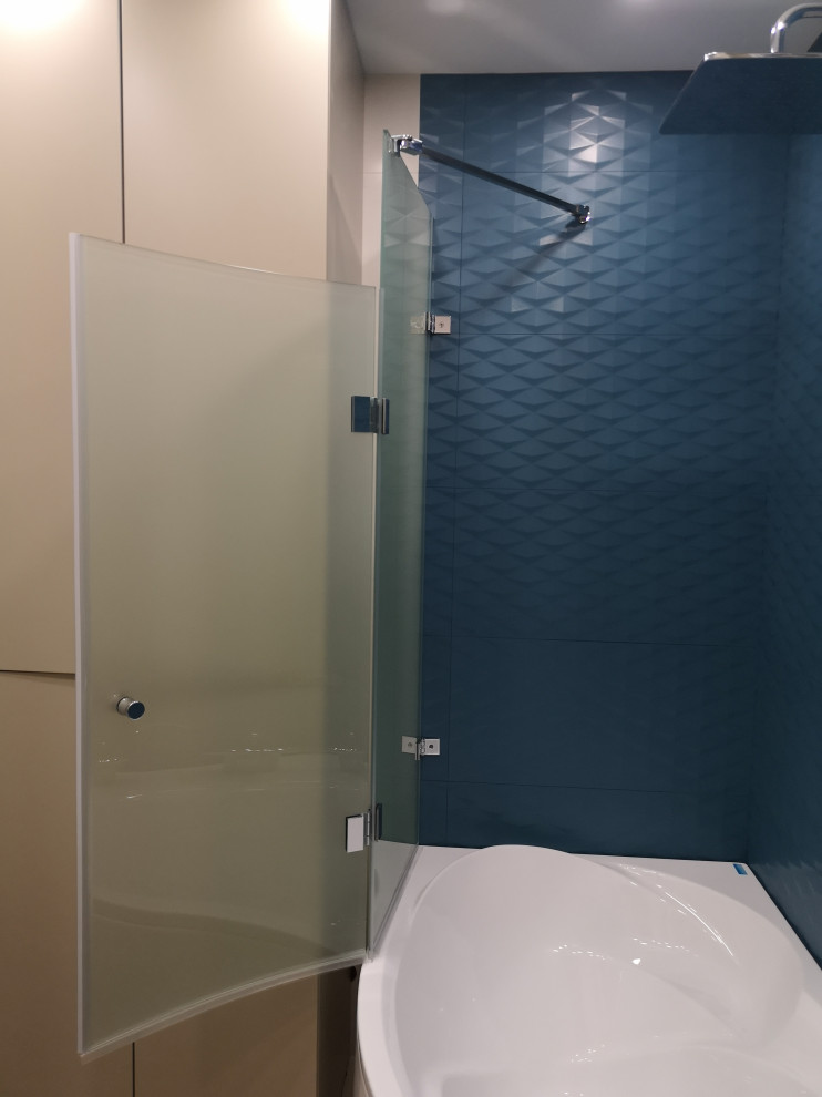 Стеклянная перегородка на ванной