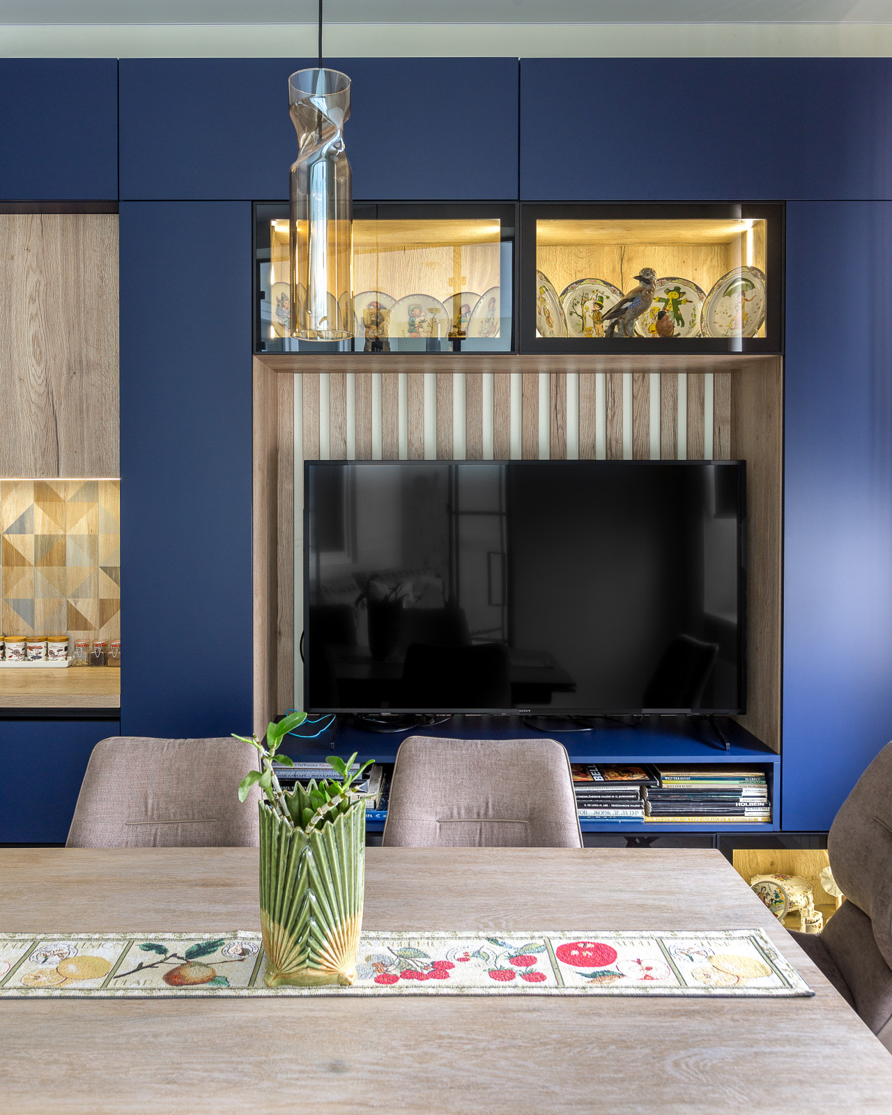 Кухня-гостиная с островом в ЖК Маяк