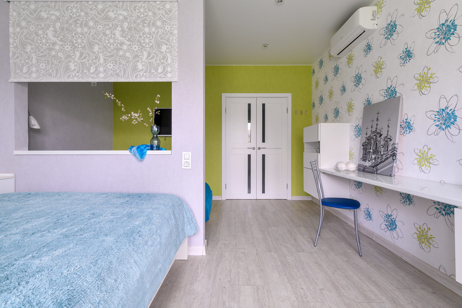 Вид на гостиную от окна