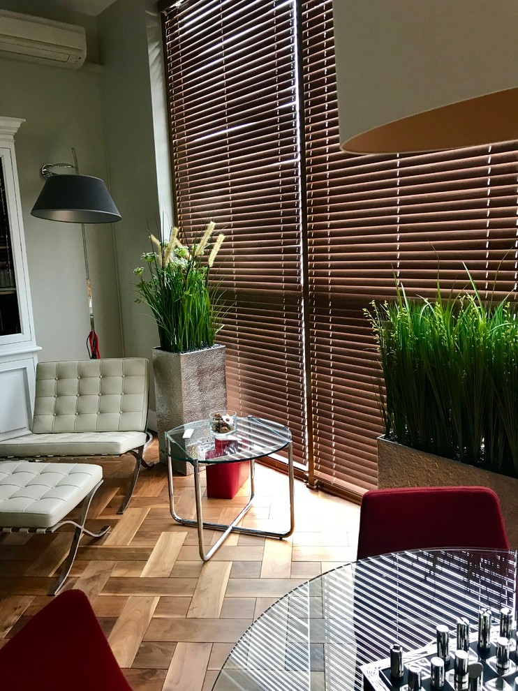 Оформление частной квартиры искусственными растениями