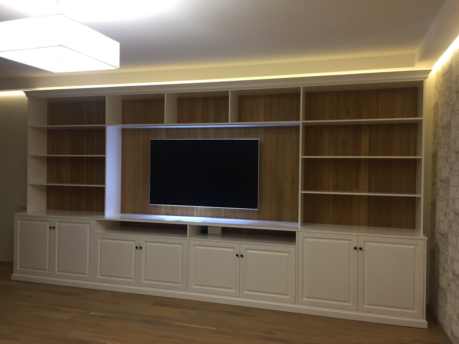 Семейная гостиная из массива бука