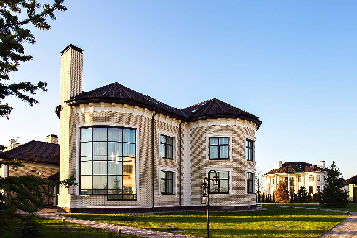 Дом в бежевых тонах