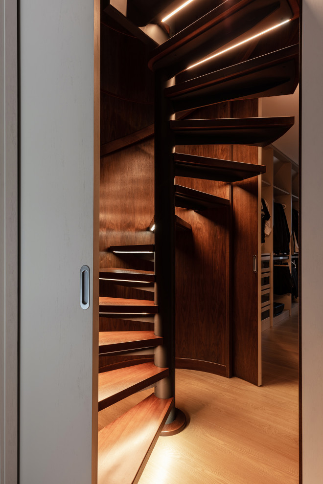 Дом с потайной лестницей