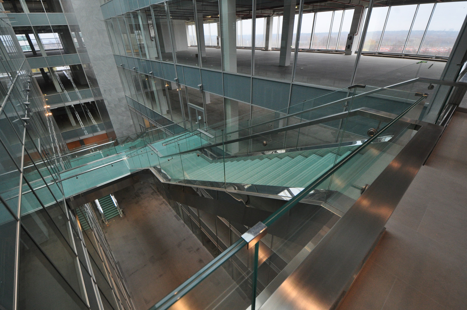 Обложка проекта: Лестница медцентра в Крылатском