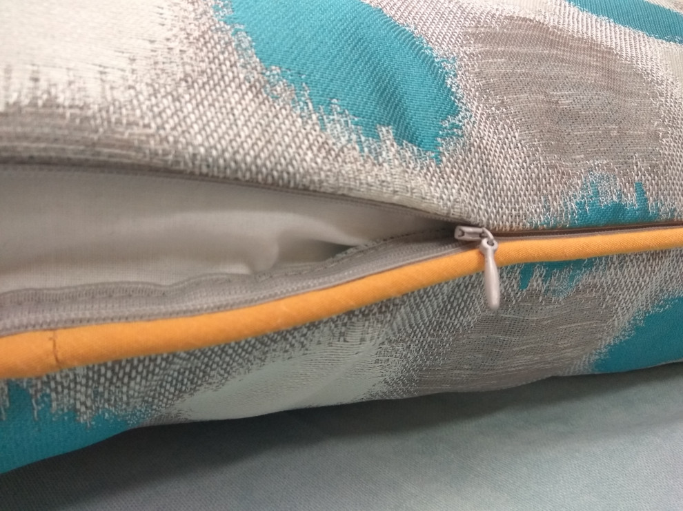 Спальни: оформление кроватей, декоративные покрывала, валики, подушки