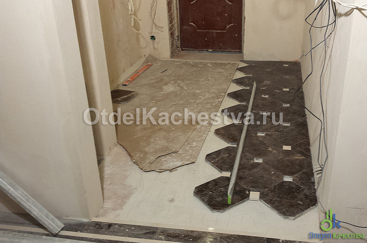 Укладка мрамора в холле