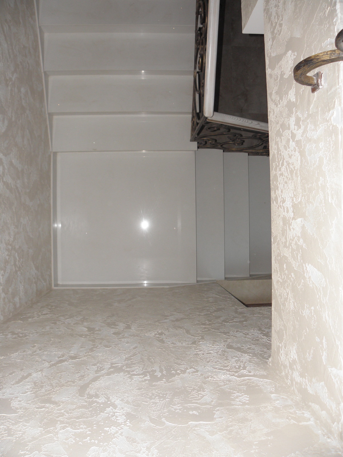 Лестница из композита кварца Tecnistone Brilliant White