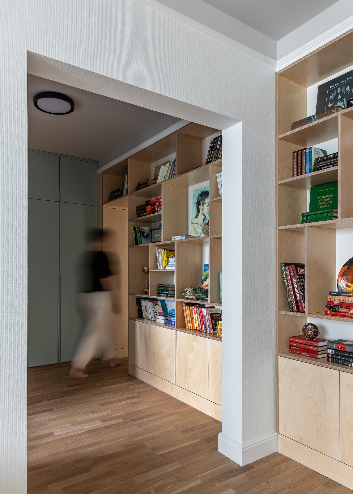 Квартира с библиотекой и коллекцией искусства