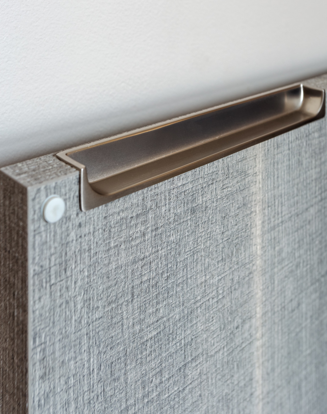 Вопрос: Стоит ли платить за дорогую кухонную фурнитуру