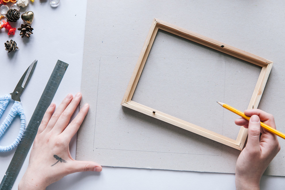 Своими руками: Полка в рамке из остатков Lego, мелких игрушек