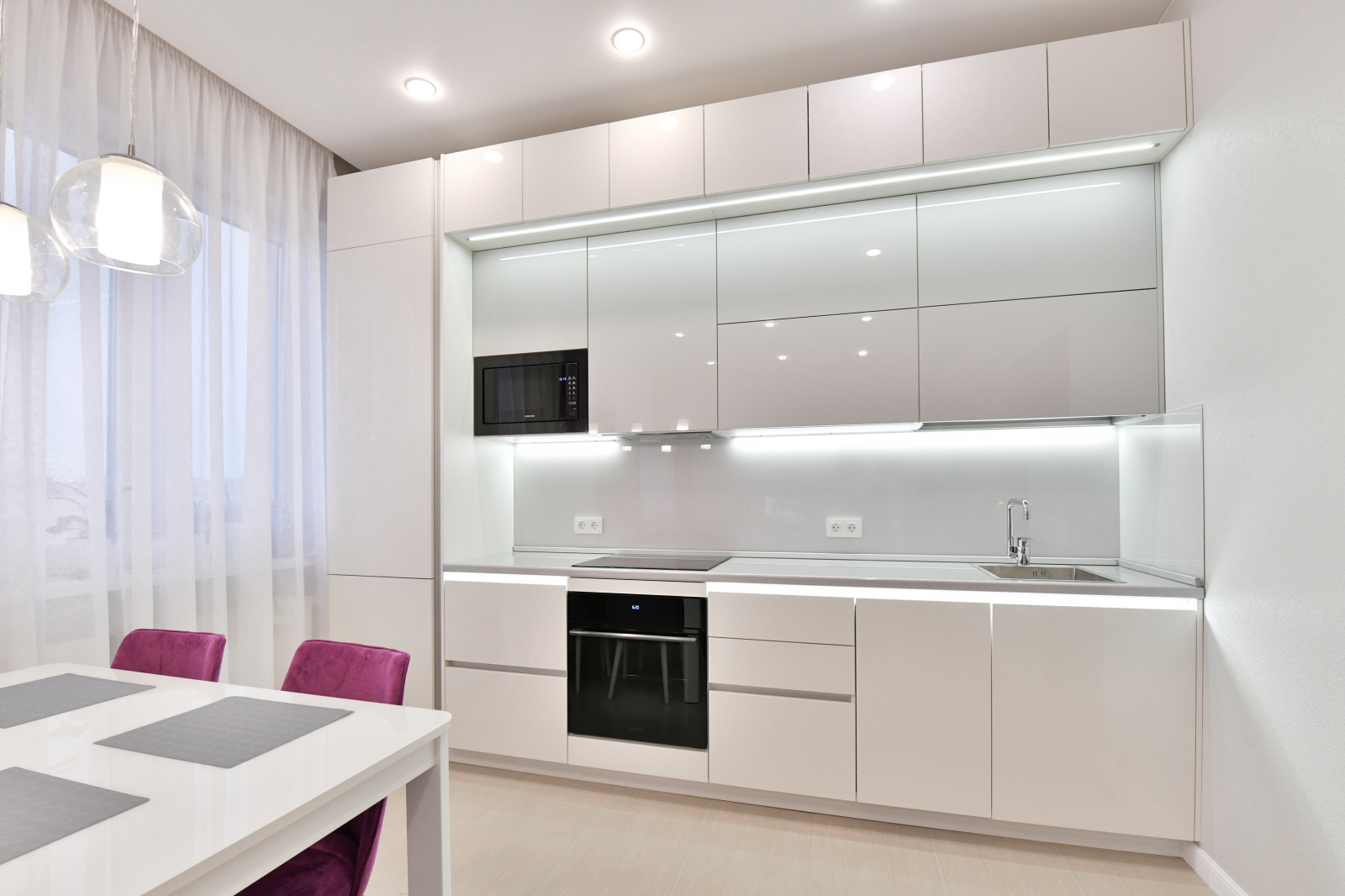 Обложка проекта: Глянцевая кухня модерн