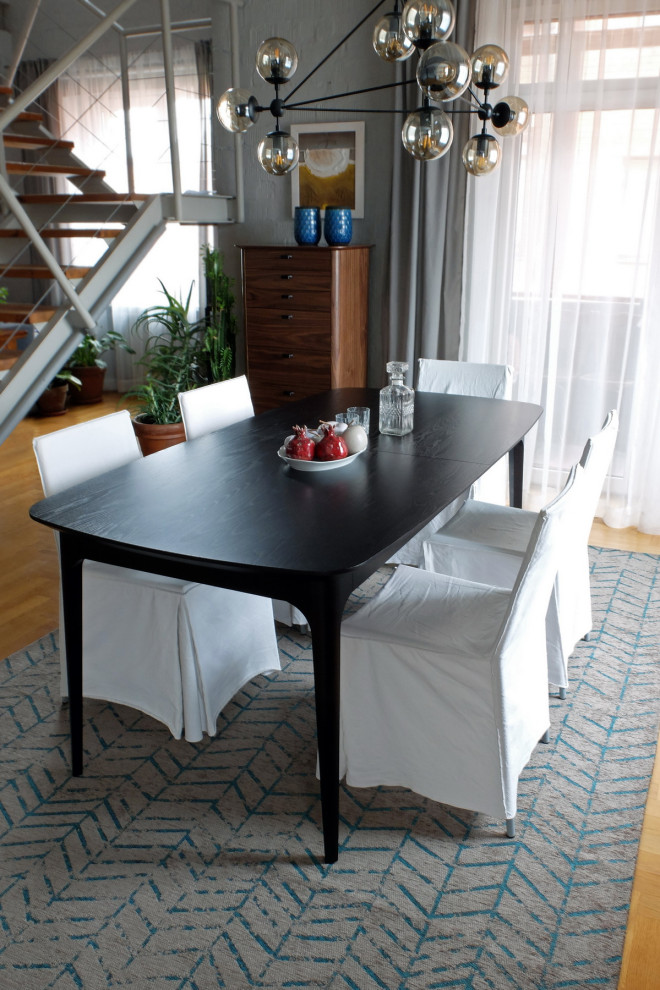 Обеденный стол