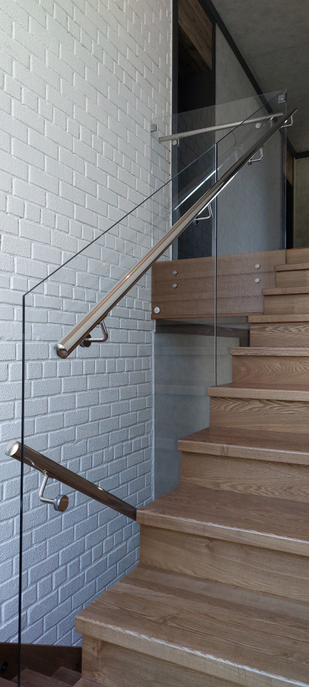 Лестничное ограждение из стекла.