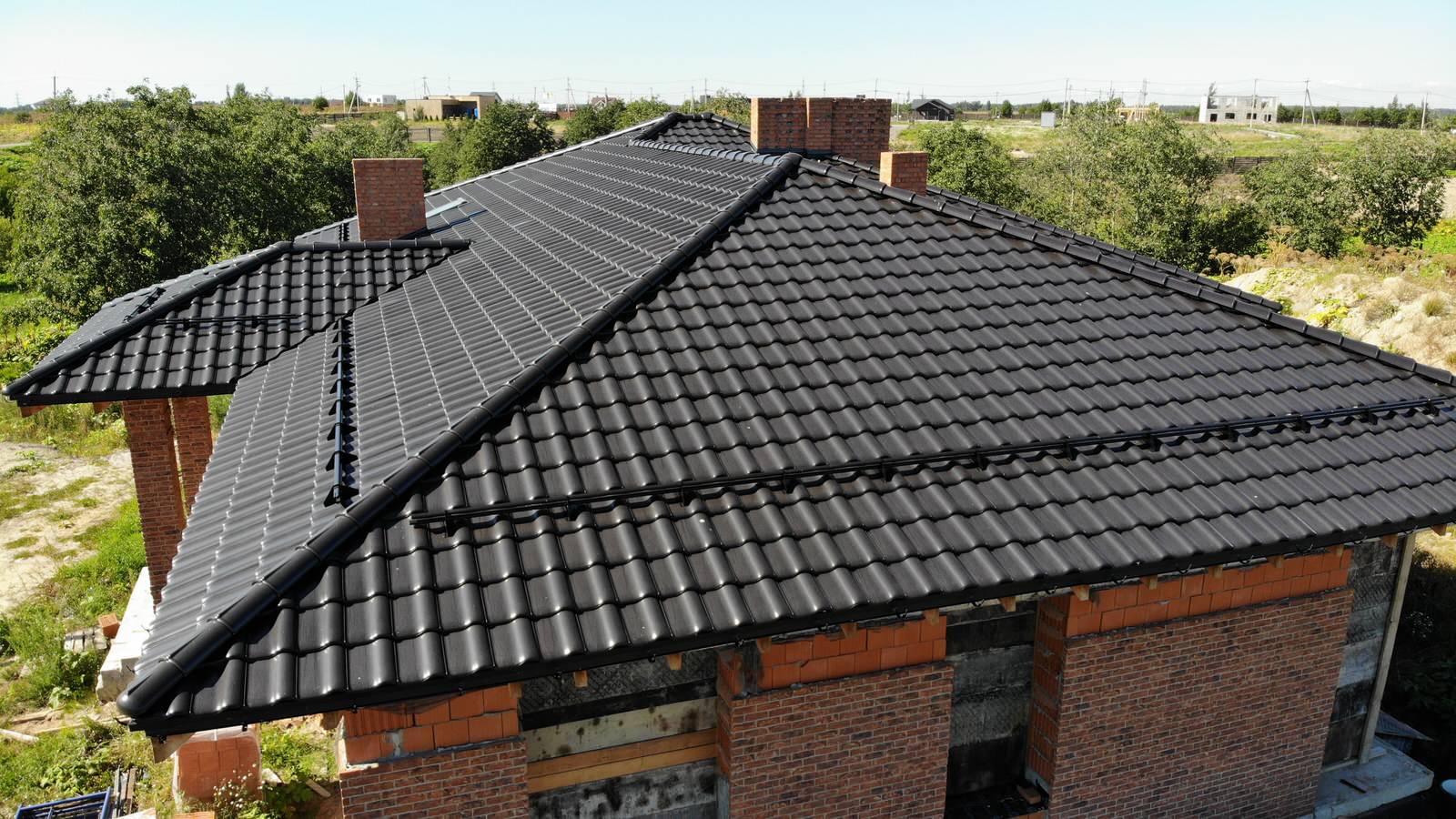 Смонтировали керамическую черепицу Nelskamp