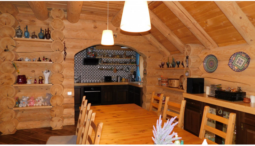 Дом в стиле шале из оцилиндрованного бревна 280 мм