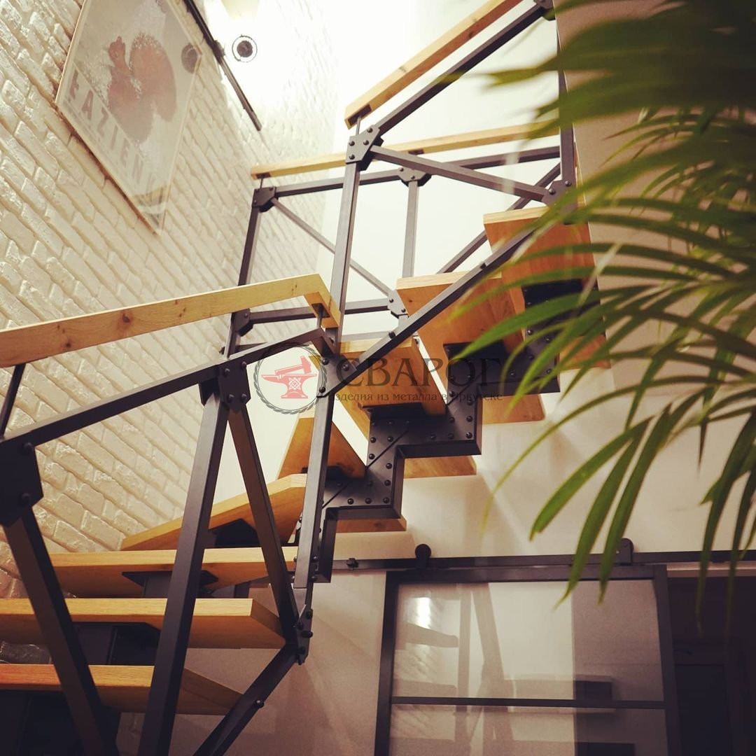 Обложка проекта: Интерьерная лестница «Wooden» на монокосоуре