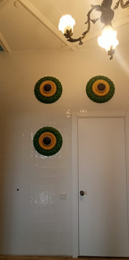 Рельефно-живописное панно в холле квартиры