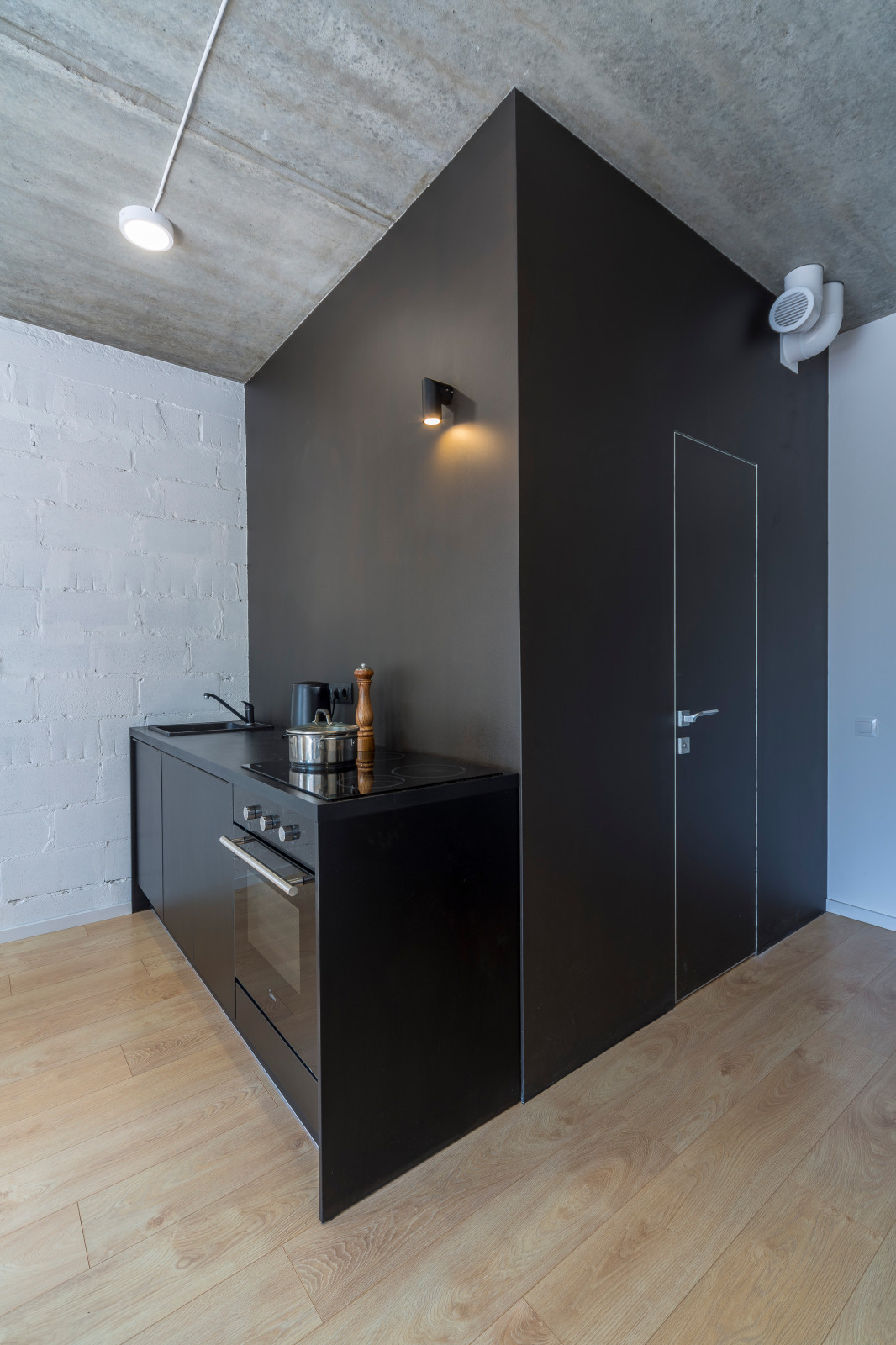 Квартира архитектора с садом и винтажной мебелью