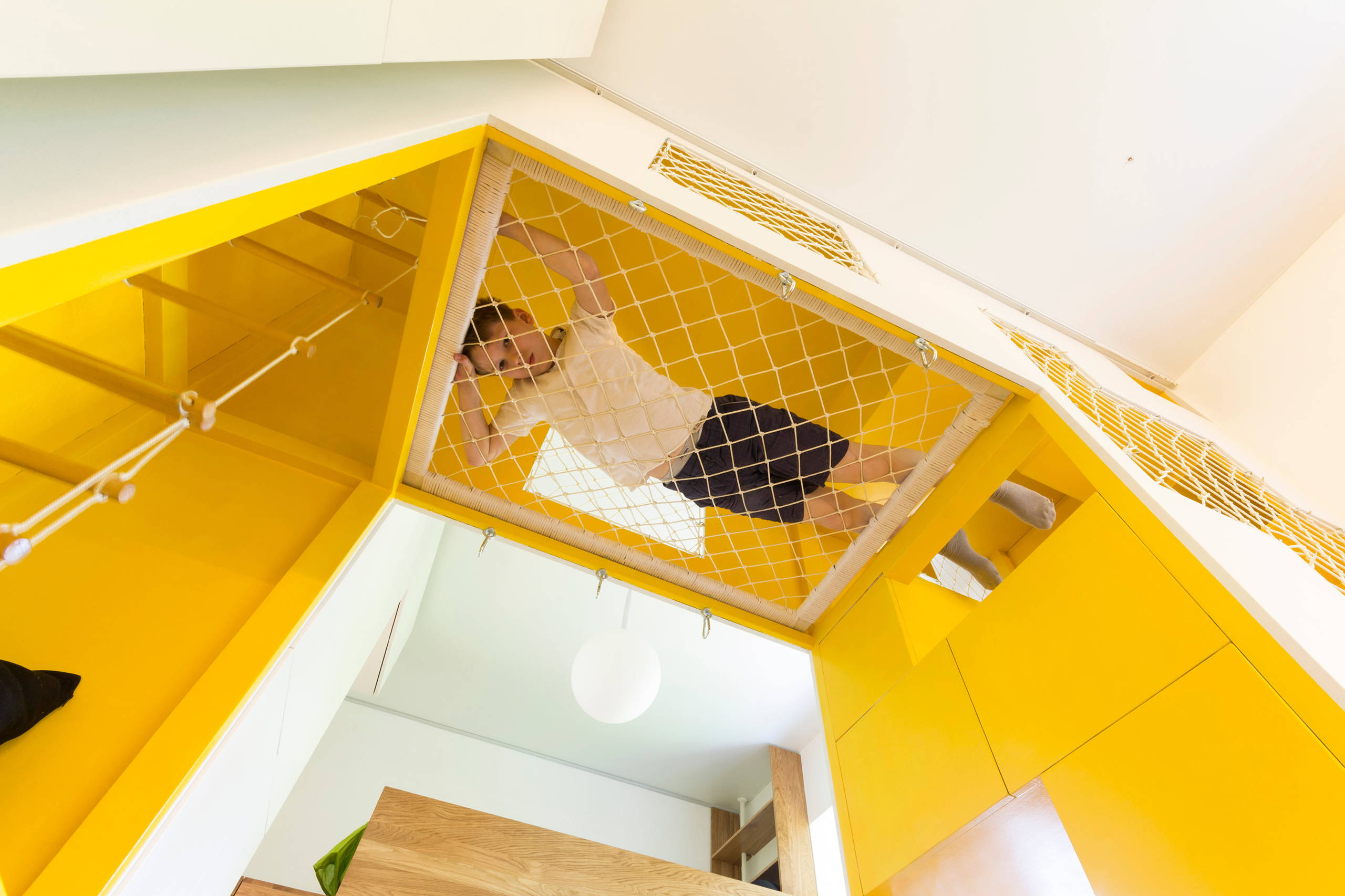 Houzz тур: Квартира с гостиной-трансформером и гамаком в детской