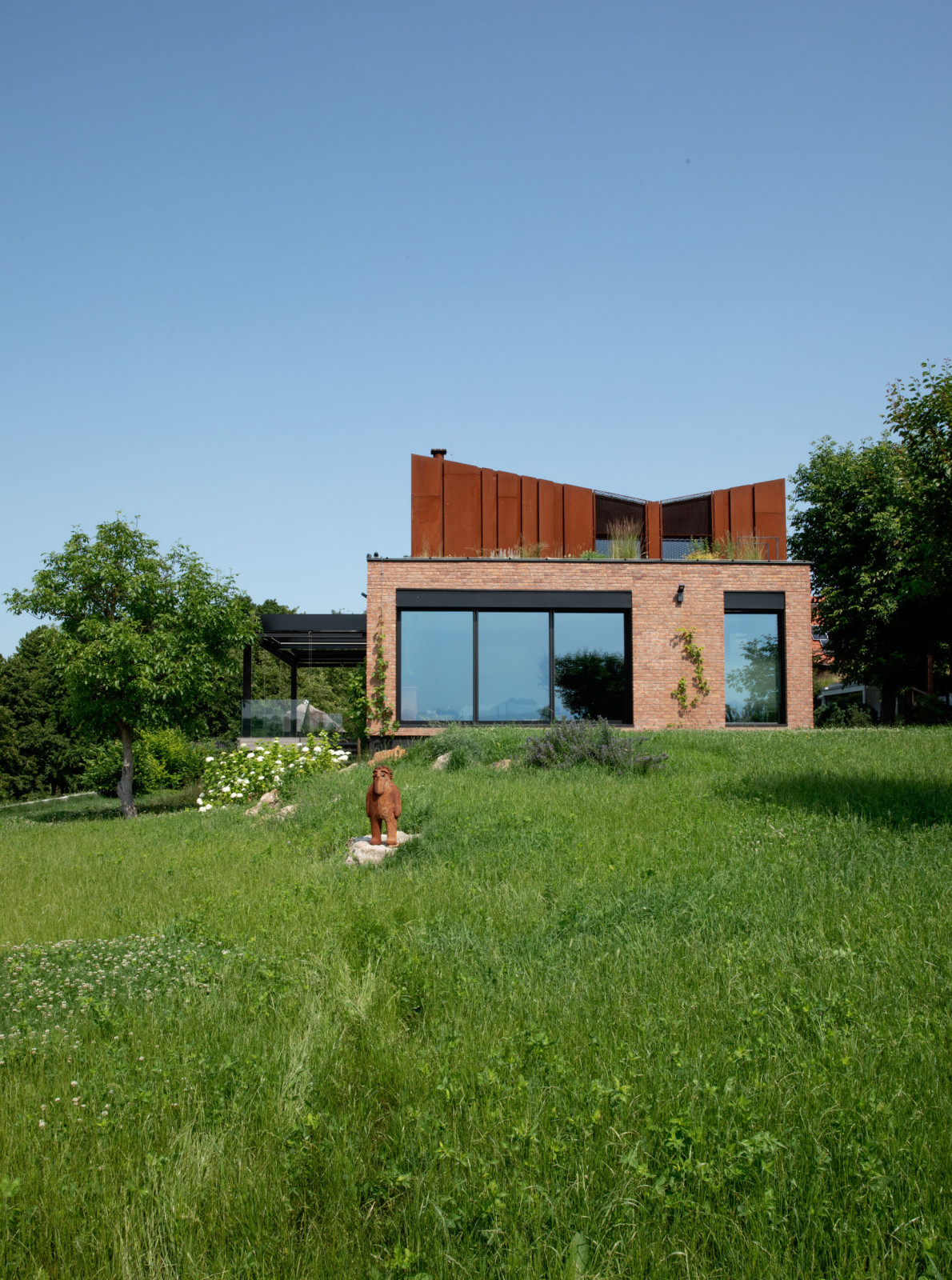 MRIIA HOUSE