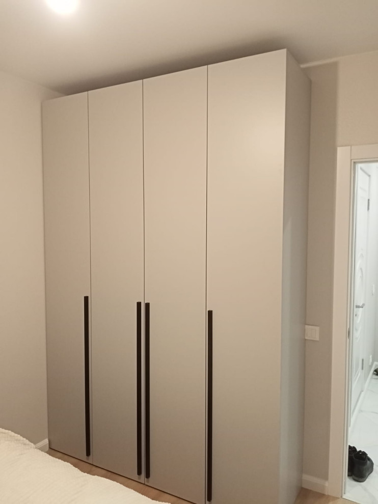 Распашные шкафы