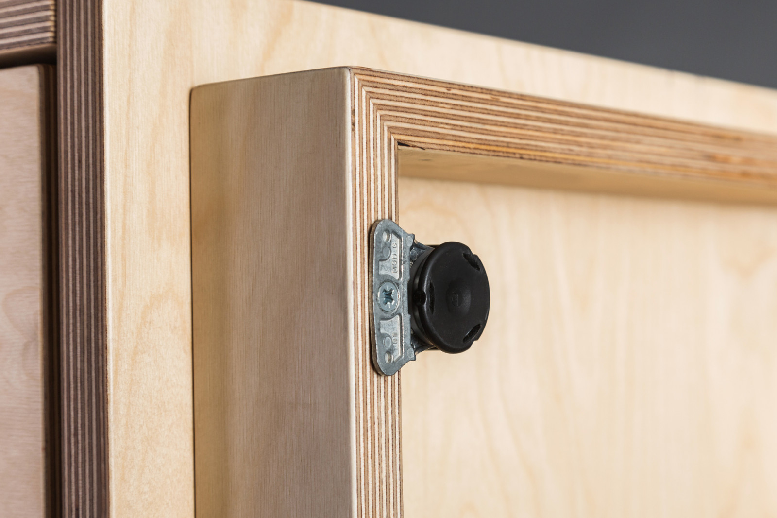 Тумба под технику.