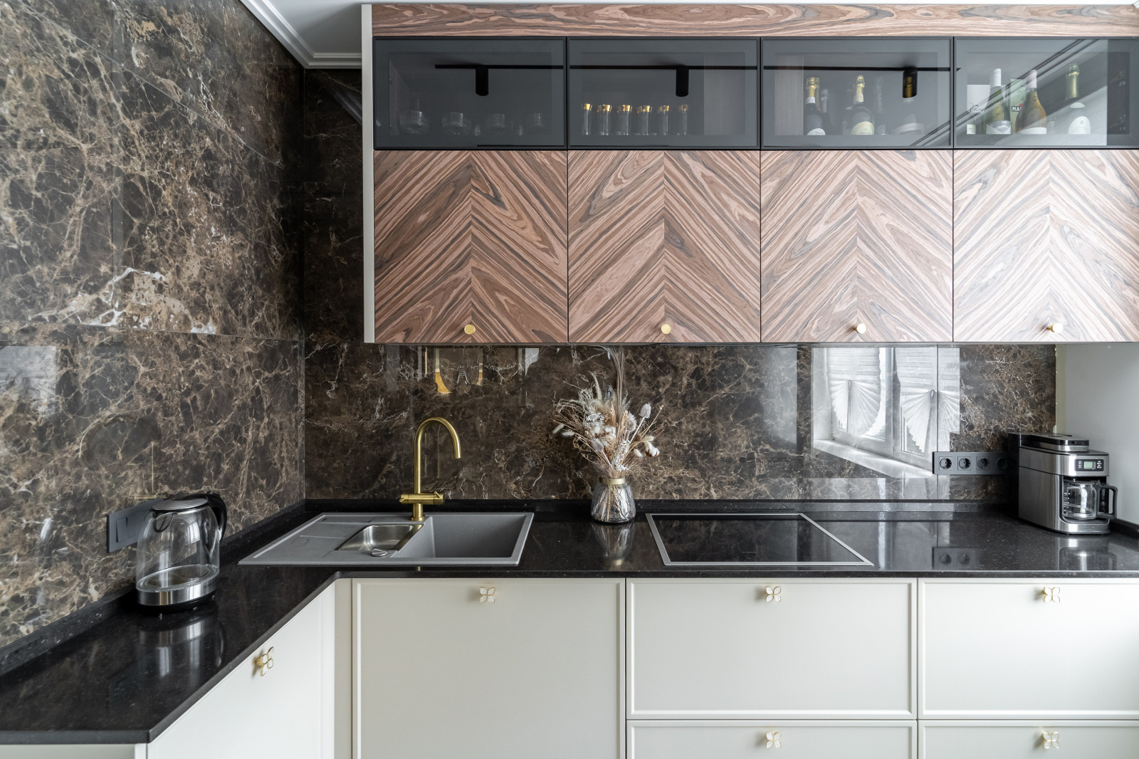 Обложка проекта: Новый невероятный проект совместно с дизайнером Яной Васильевой