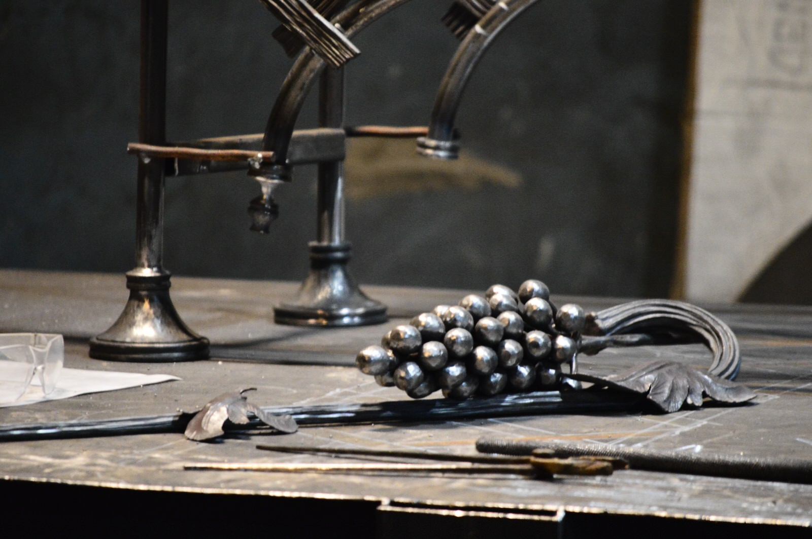 Ковка в интерьере. Винный стеллаж.