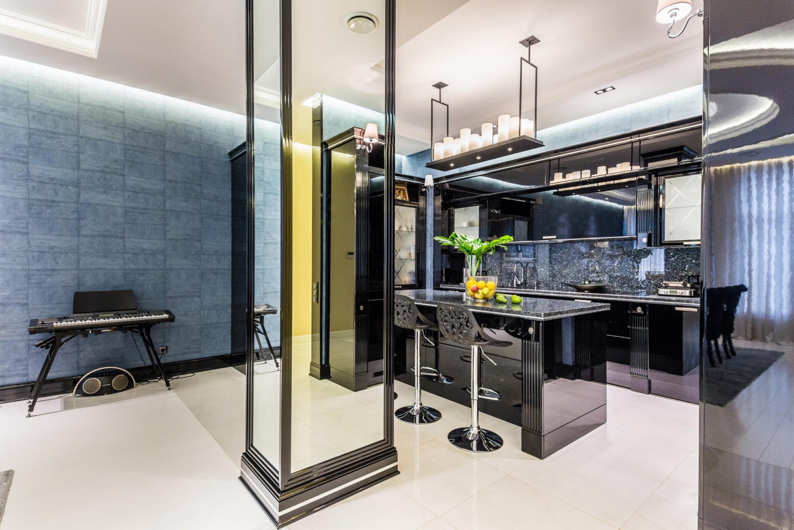 Кухня совмещенная со столовой и гостиной