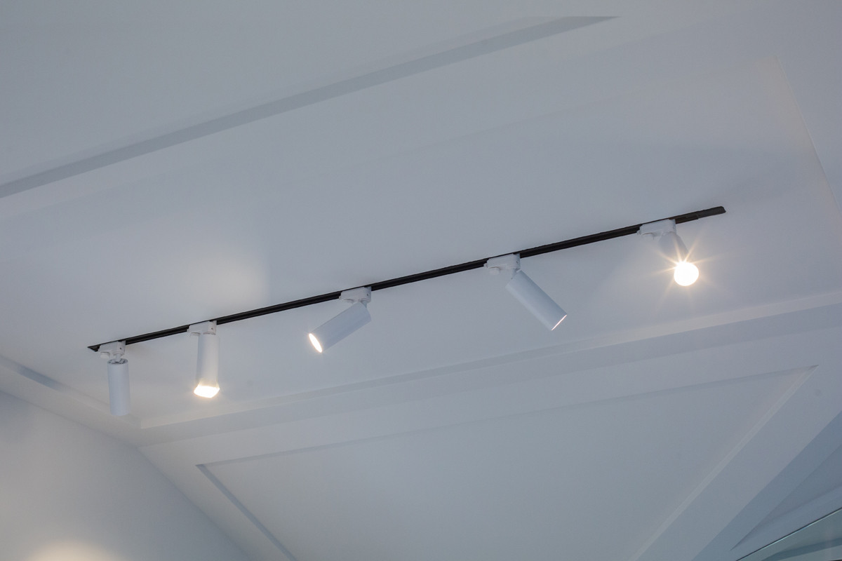 Люкс с парящей кроватью и стеклянной стеной