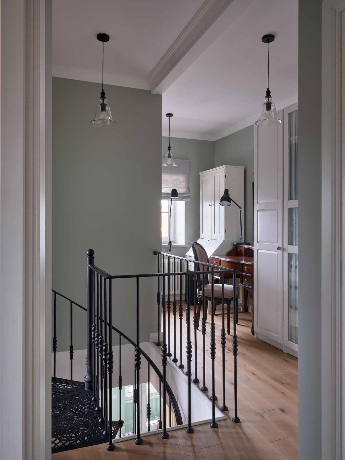 Серый элегантный