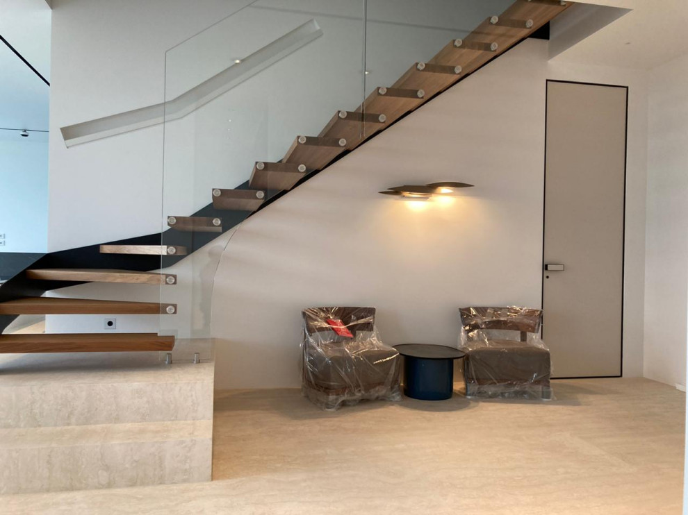 Современная лестница в квартире