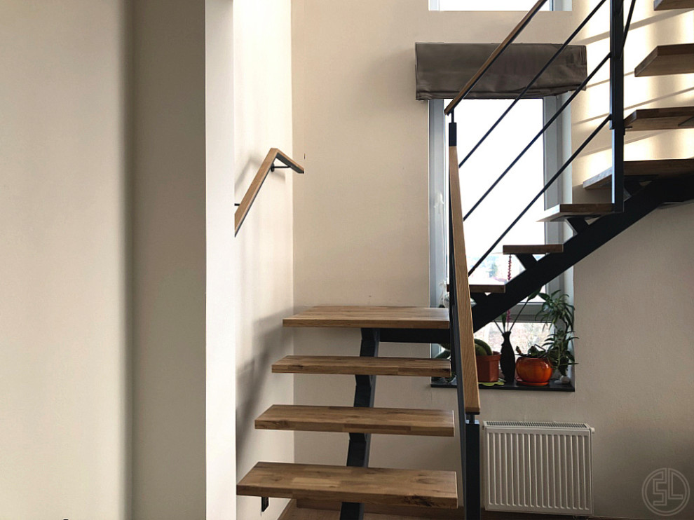 Деревянная лестница на монокосоуре