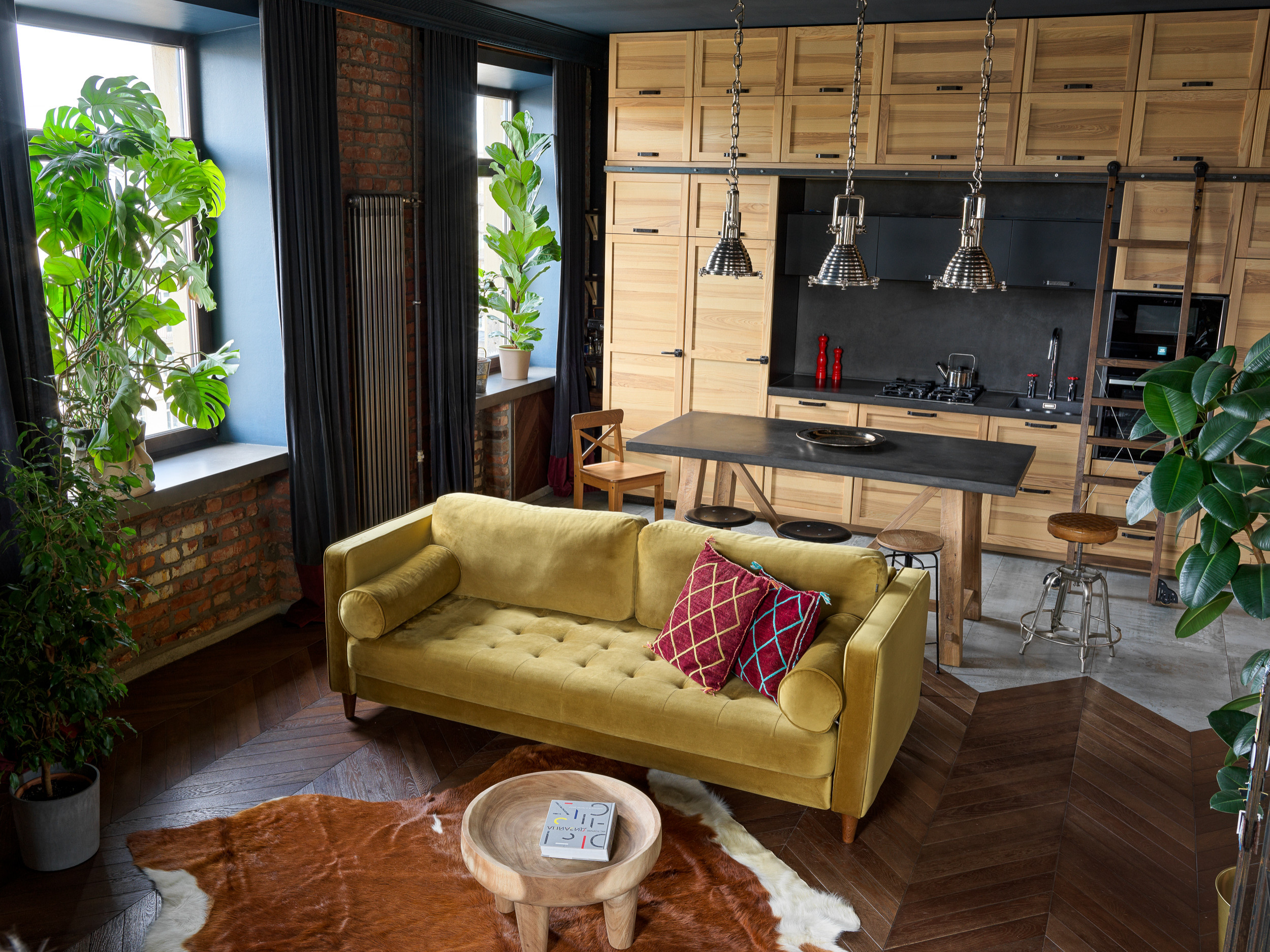 Houzz тур: Лофт в Петербурге с домиком для собак