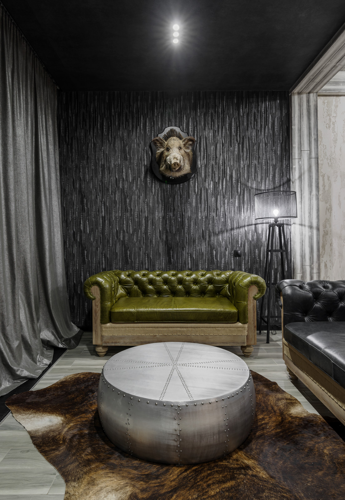 Гостиная брутального гостевого дома