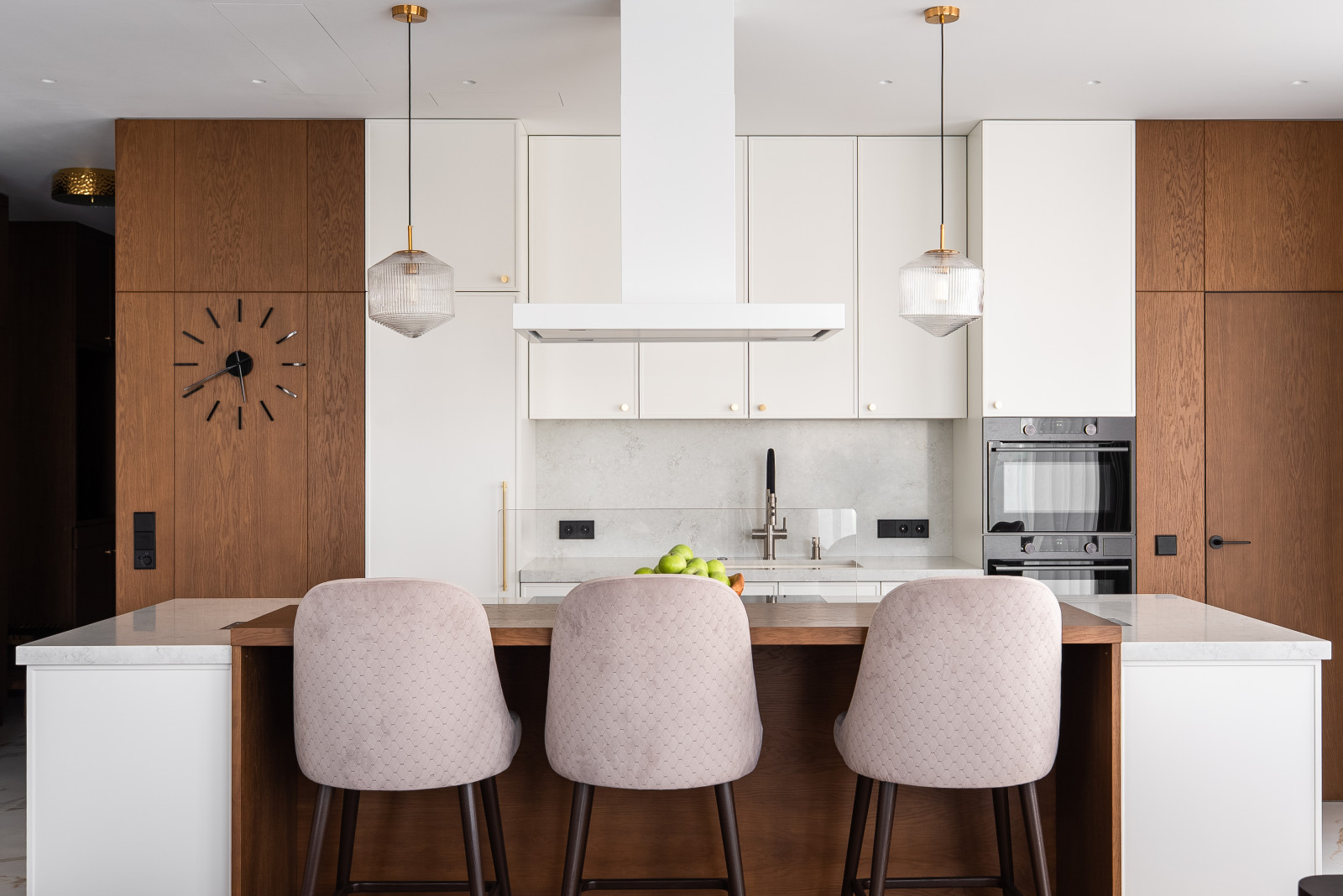 с видом на реку