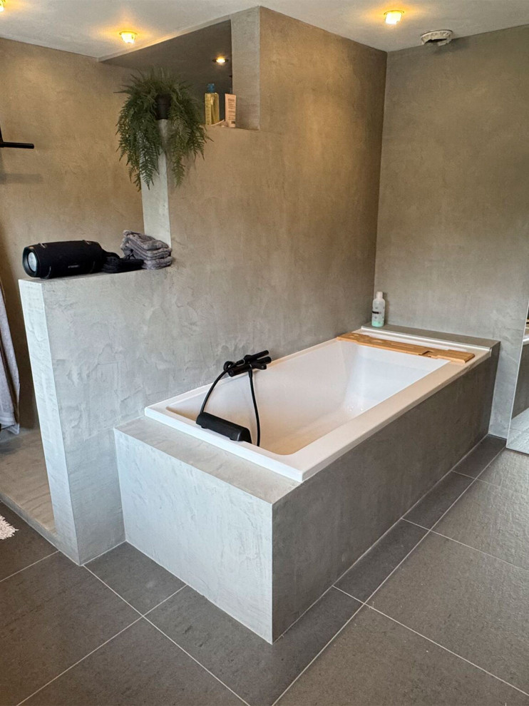 Современное решение для ванной: декоративная штукатурка под микроцемент