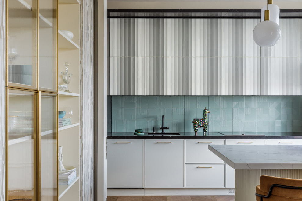 Дом с синими человечками