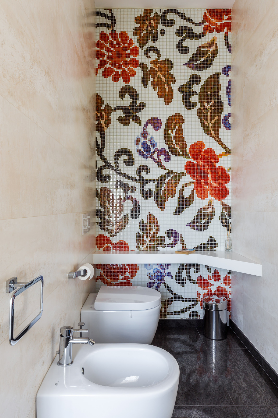 Дом с круглым окном