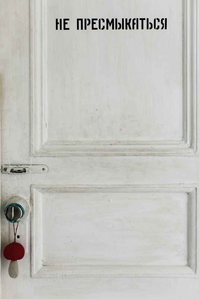 В гостях: Дворцовый шик и советское прошлое съемной квартиры на Курской